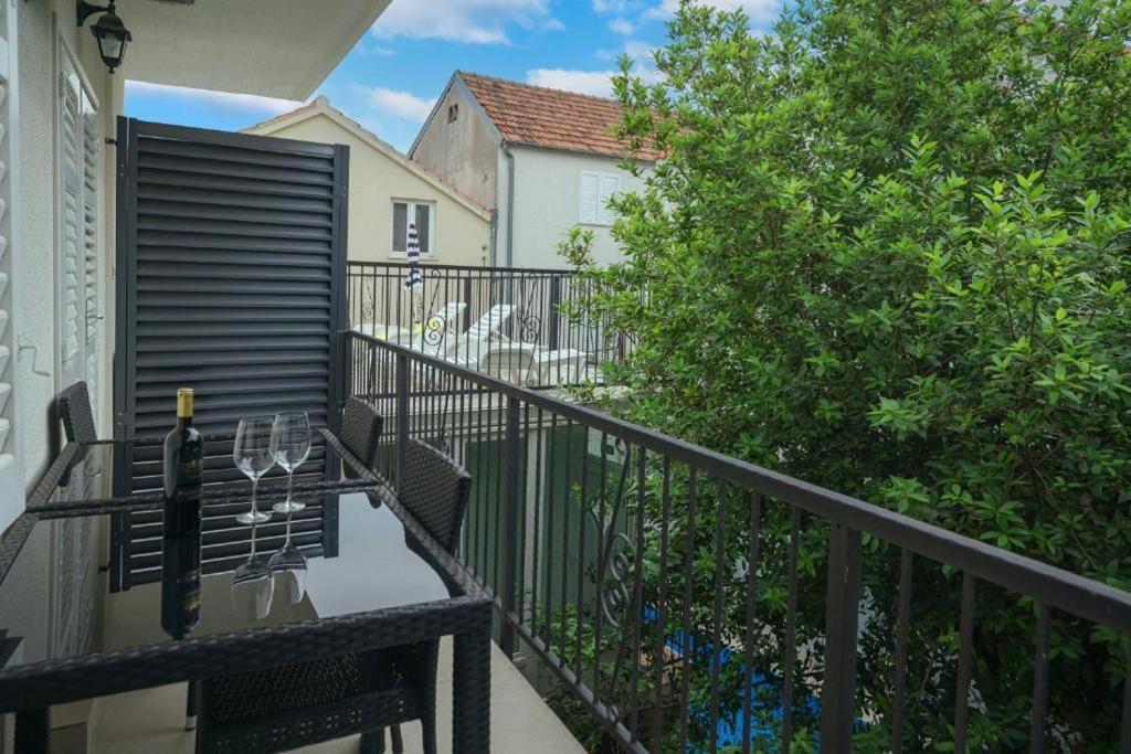 Heritage Residence In Center With Pool- Apartments Vodice Oda fotoğraf